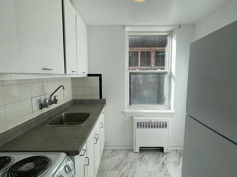 2407 Lake Shore Blvd W #4 — Photo 7