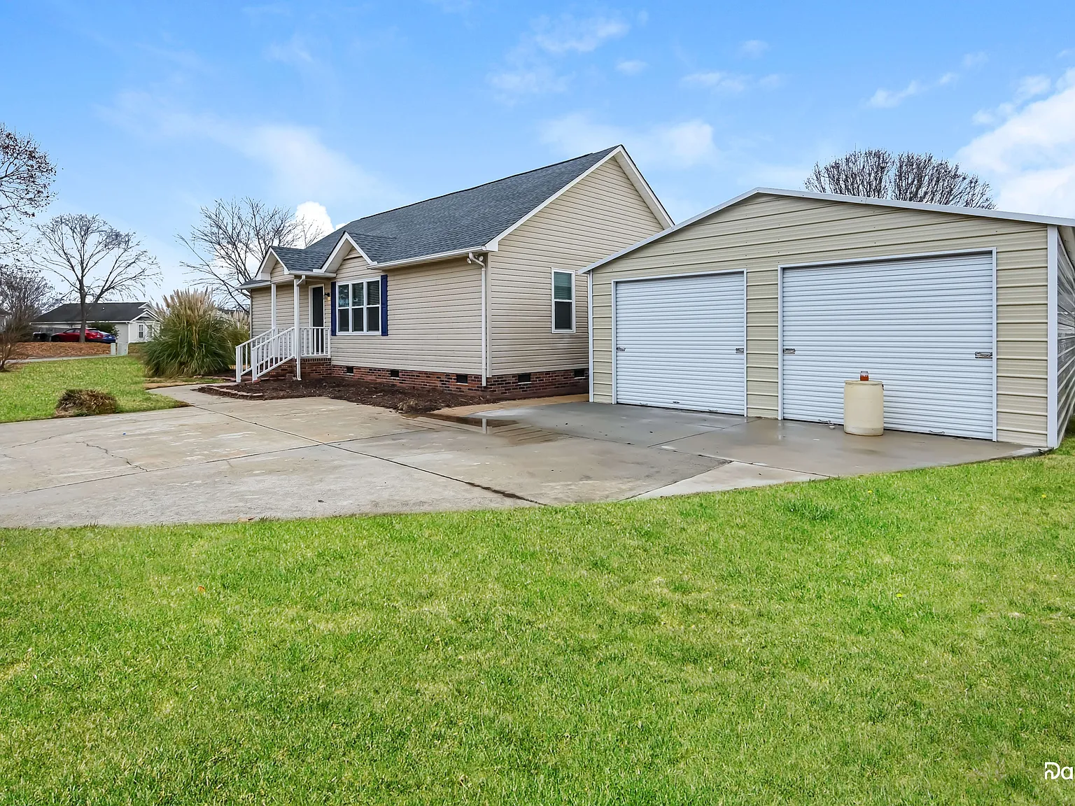 3 bed, 2.0 bath, 1250 sqft, $1,835 — Photo 2