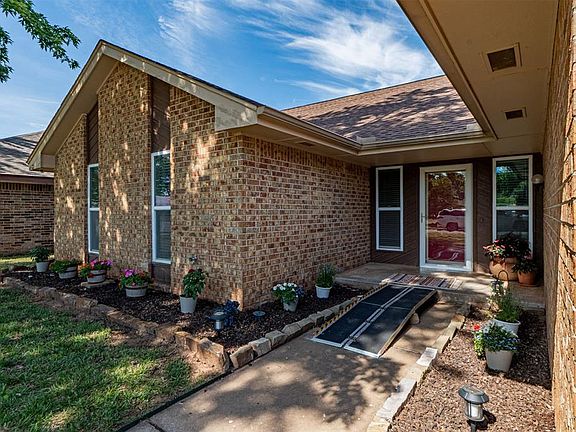 4th image of 1213 Bluff Creek Dr