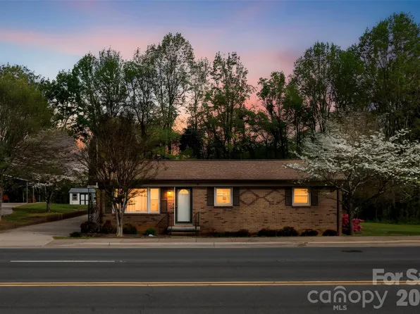 1696 Hoffman Rd, Gastonia, NC 28054