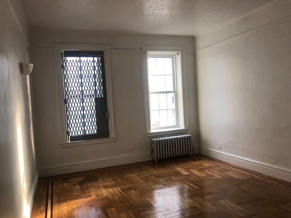 1st image of 600 E 233rd St