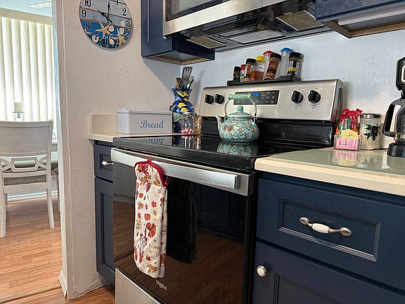 2nd image of 27 Leslie Ln #27