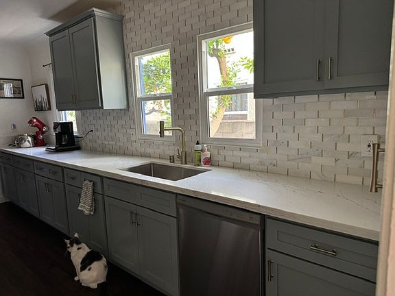 3rd image of 2132 Cedar Ave