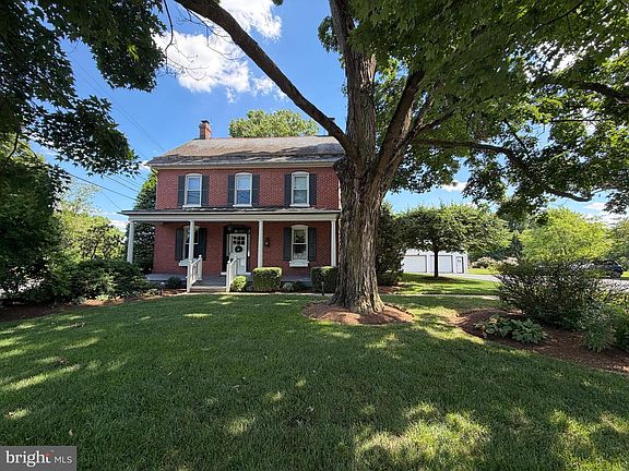 3rd image of 1564 Millport Rd