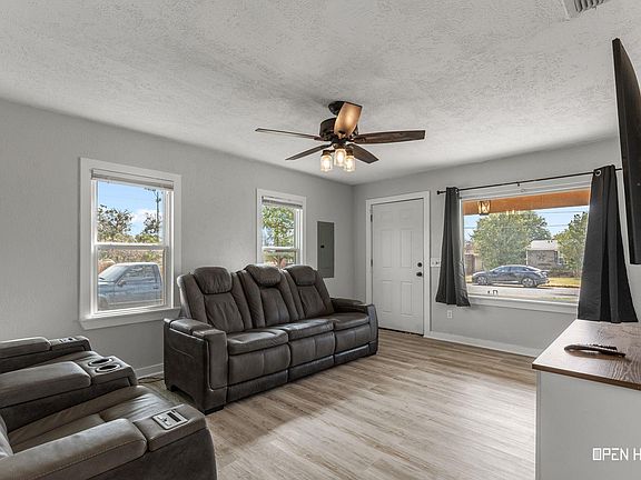 3rd image of 109 S Whiteaker St