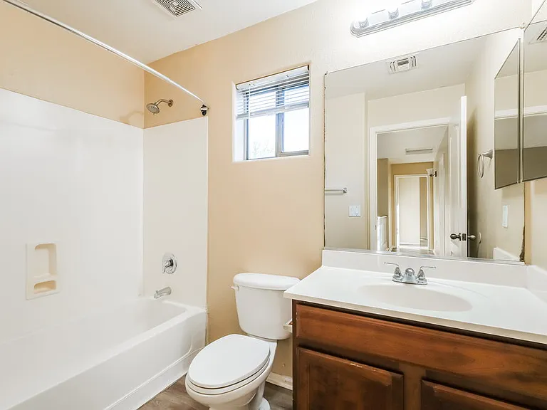 7816 S 48th Dr — Photo 16