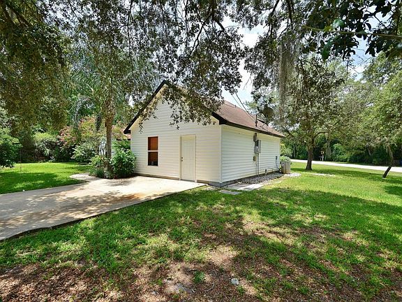 3rd image of 2500 W Lake Dr