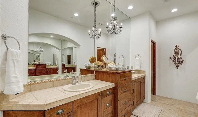Spacious main bath his and her sink