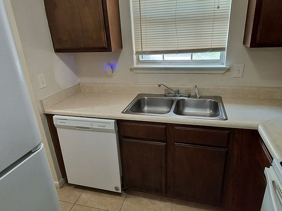 3rd image of 3395 Greenbriar Cir #C