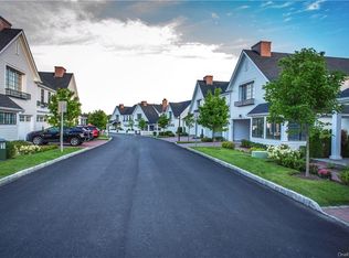 9 Lavender Ln, Port Chester, NY 10573