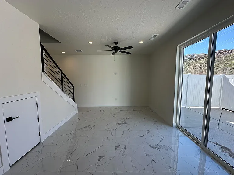 915 S Willow Dr — Photo 10