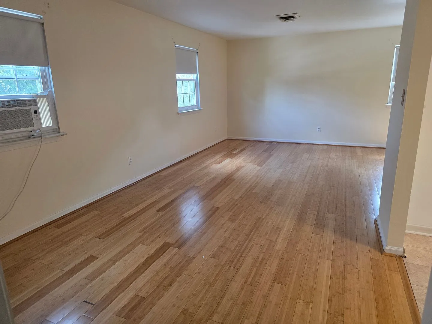 Bright & Spacious 2-Bedroom, 1 Bath Unit — Photo 4