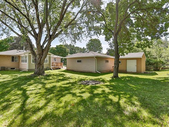2nd image of 826 Blackoaks Ln