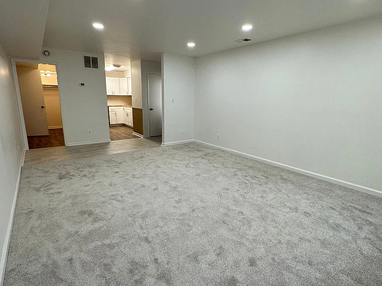 H5 Avon Dr — Photo 8