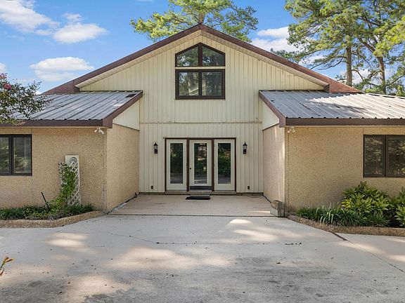 2nd image of 175 Bainbridge Cir