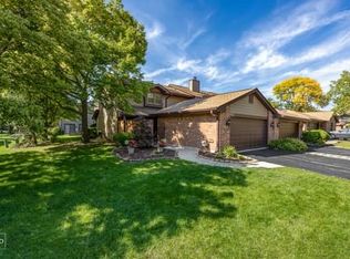 922 White Birch Ln, Westmont, IL