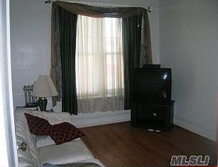 3rd image of 10516 177th St