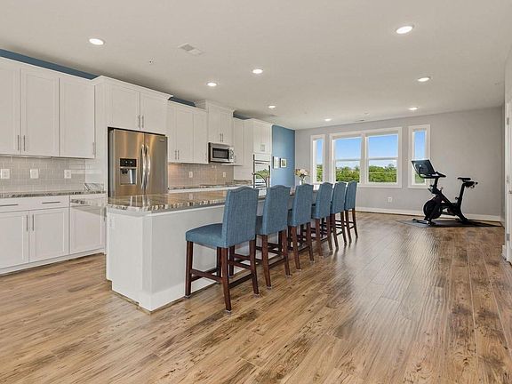 5th image of 44894 Tiverton Sq