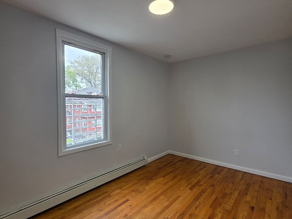 1st image of 33 Union Ln Floor 2