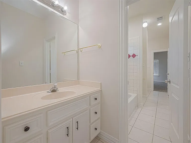 1189 Lovett St — Photo 34