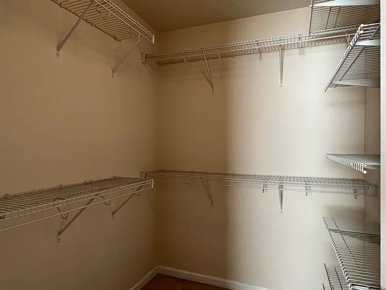 416 Charleville Ct — Photo 39