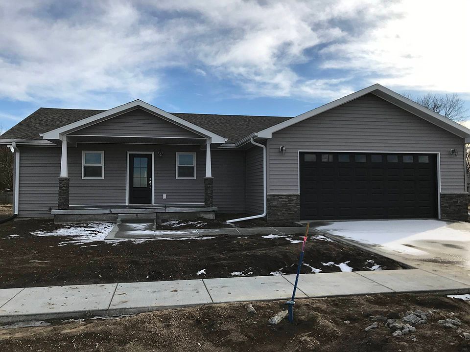 1st image of 322 Cottage Park Dr