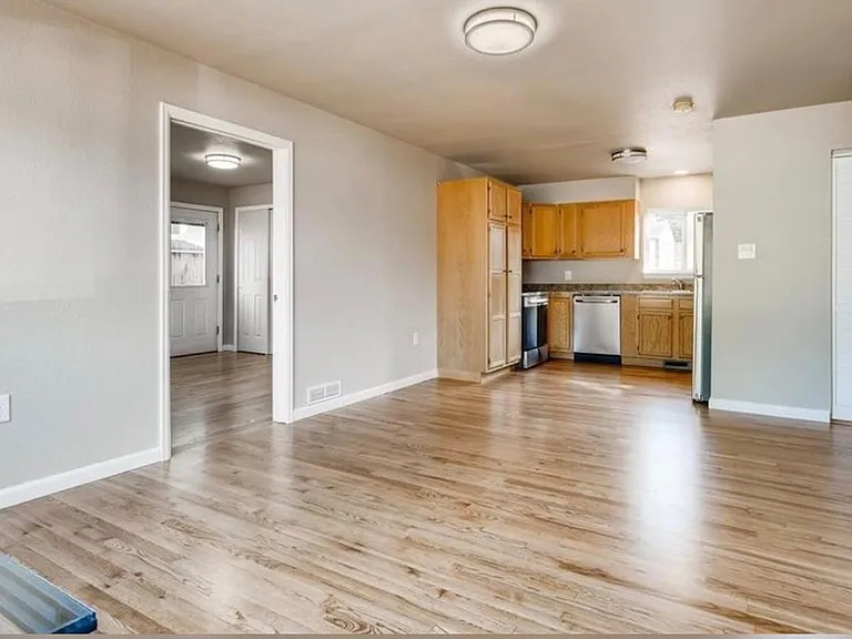 311 Redwood Dr — Photo 3