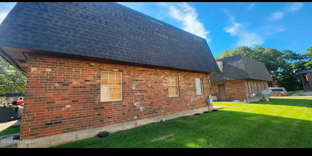 2 bed, 1.5 bath, 1000 sqft, $750 — Photo 1