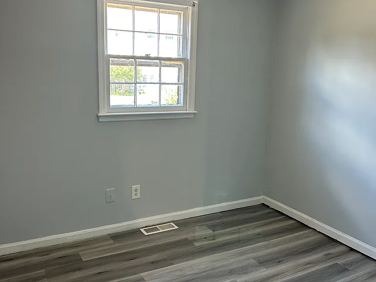 1615 Meadow Dr — Photo 8