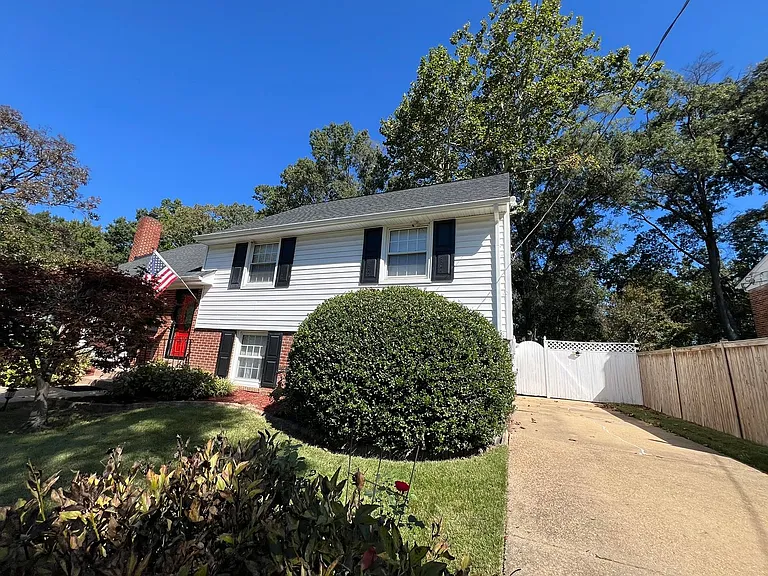 8407 W Boulevard Dr — Photo 2