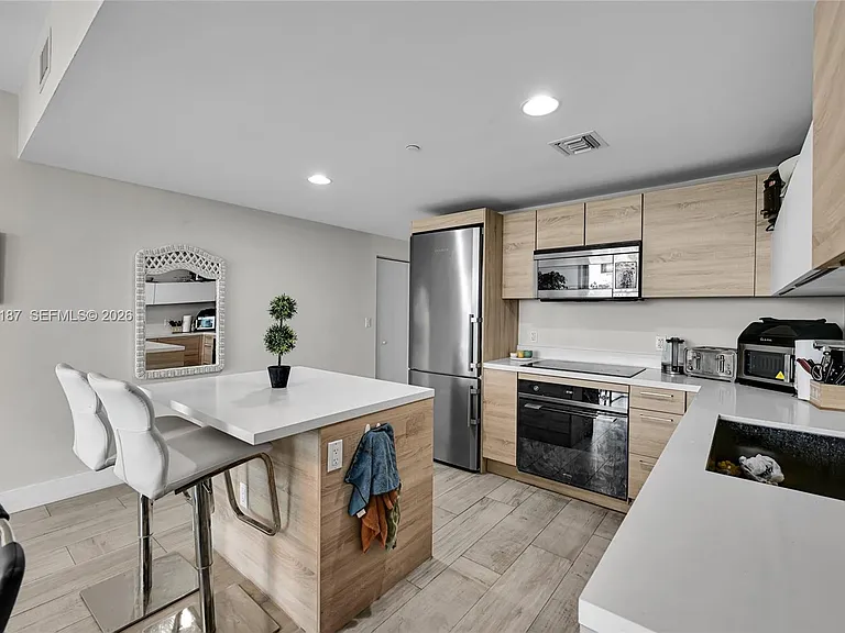 16385 Biscayne Blvd #1020 — Photo 7