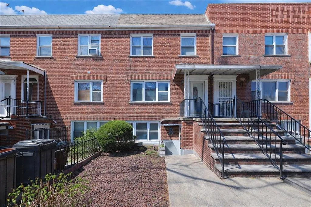 114 Bay 40th St photo 1