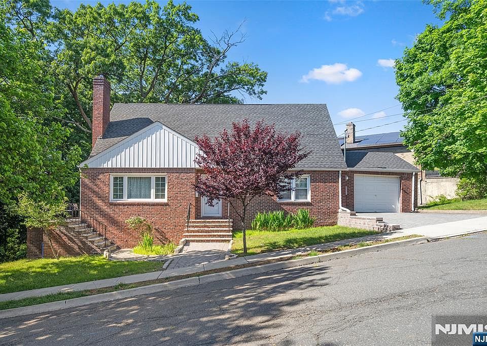 1st image of 553 Ray Avenue
