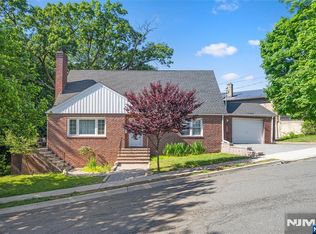 553 Ray Avenue, Ridgefield, NJ 07657