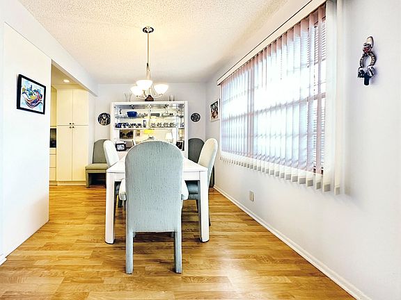 4th image of 323 Richmond C #323
