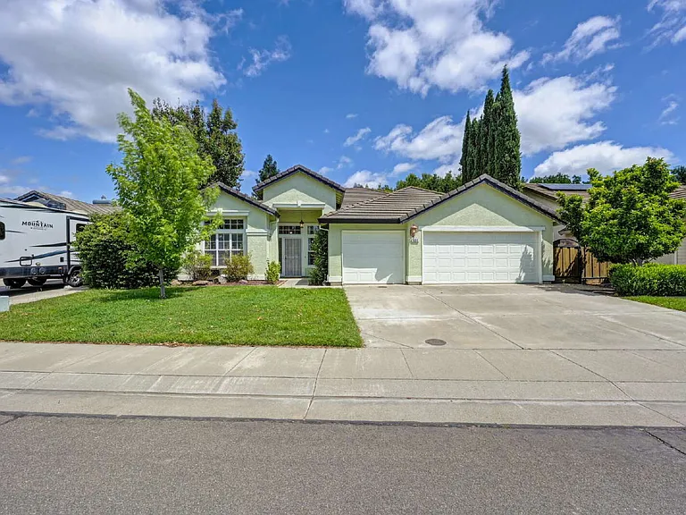 1690 Gill Dr — Photo 5