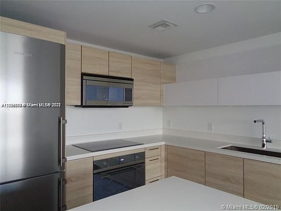 4th image of 16385 Biscayne Blvd Unit 820