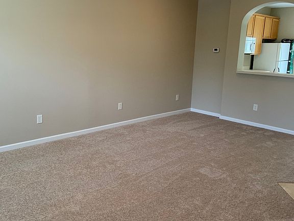 5th image of 27 Canary Ct