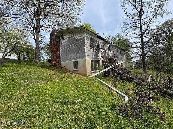 5th image of 4520 Royalview Rd