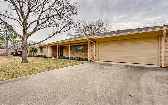 4th image of 2020 Greenbriar Dr