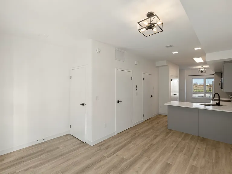 11 Merkel Manza Blvd — Photo 35