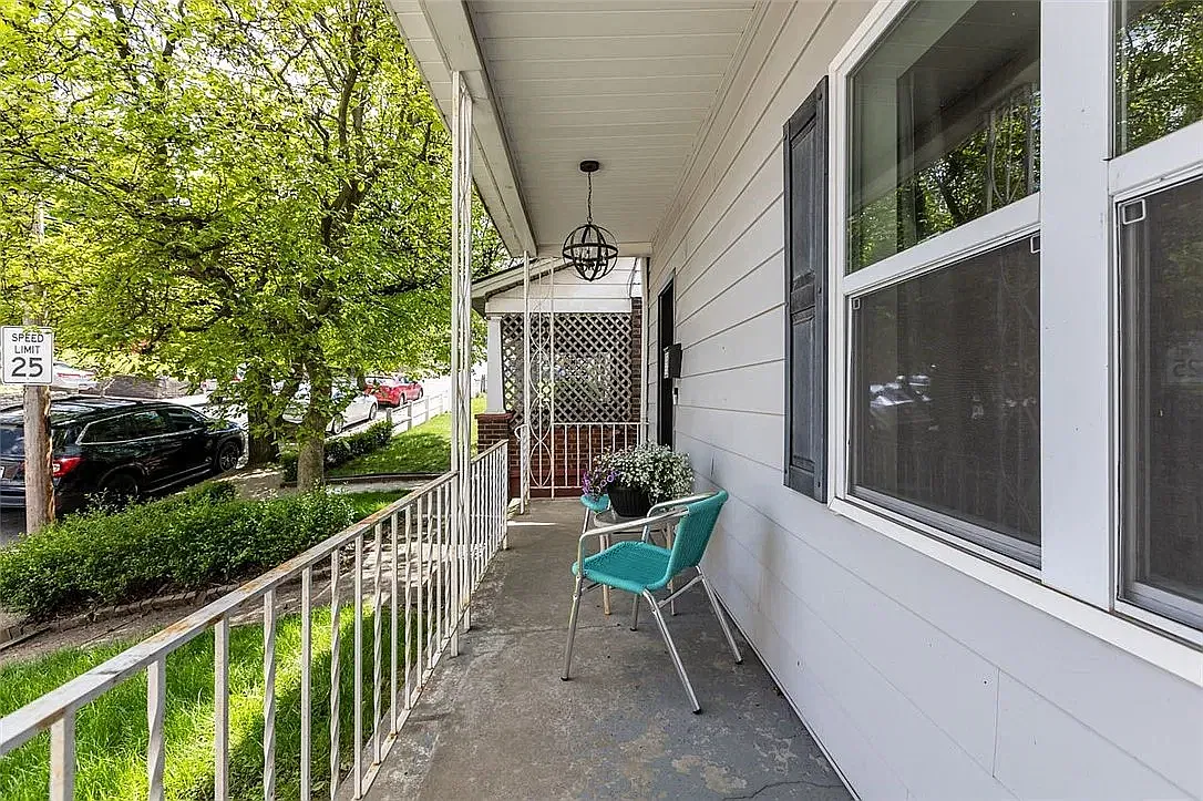3 bed, 1284 sqft, $1,850 — Photo 2