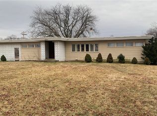 1511 E Fayette Ave, Effingham, IL 62401