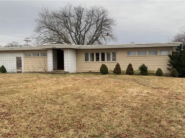 1511 E Fayette Ave, Effingham, IL 62401
