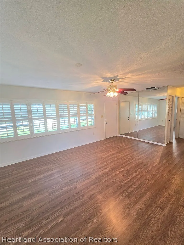 2 bed, 1.0 bath, 928 sqft, $1,400 — Photo 2