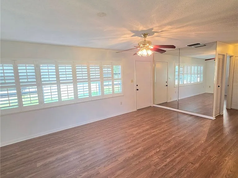 221 Harmony Ln — Photo 2