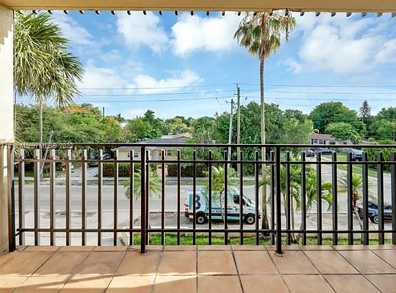 4th image of 650 NE 149th St #103