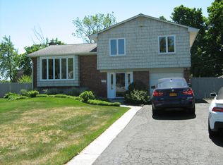 19 Dolly Dr, Commack, NY 11725