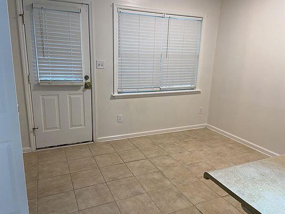 3rd image of 509 University Dr APT C