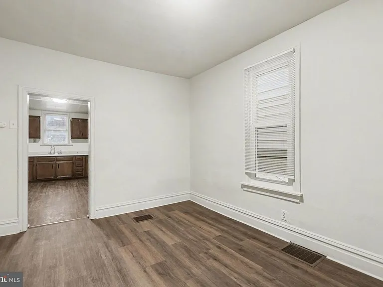 335 Poplar St — Photo 4